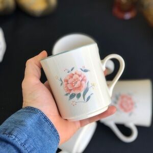 Vintage Floral Ceramic Coffee Mug - Pink Rose Design